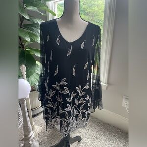 Alfani Woman’s Blouse in SZ L in like new condition